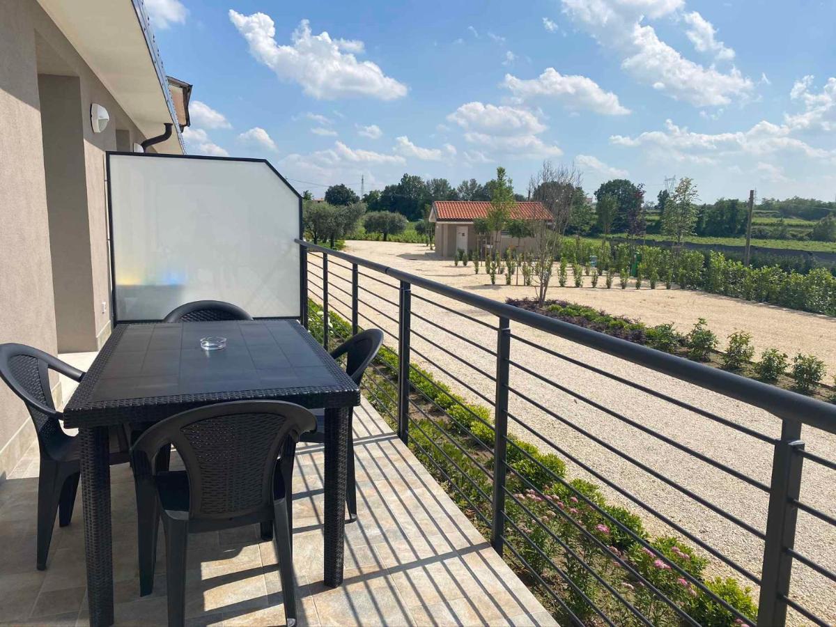 Agricamping Al Grappolo Divino Lazise Bagian luar foto